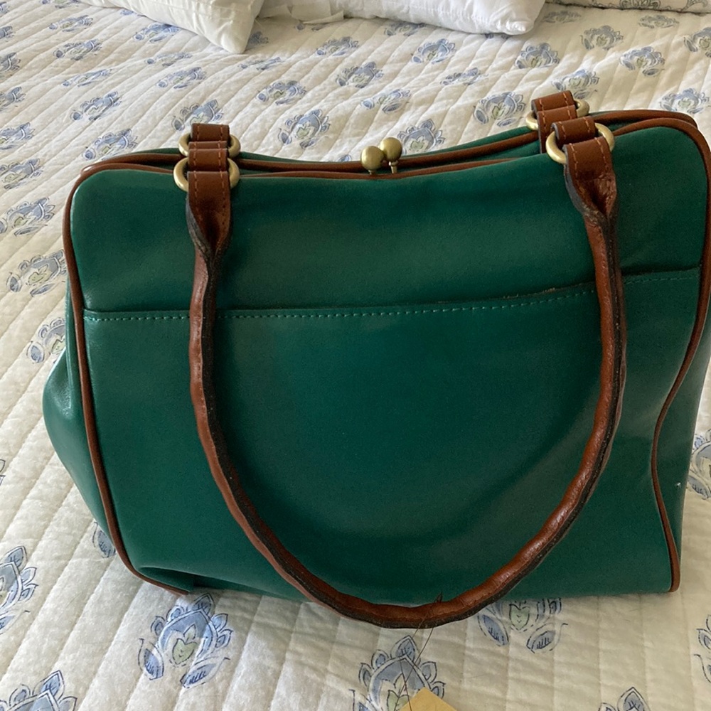 Elegant Green Leather Tote Bag